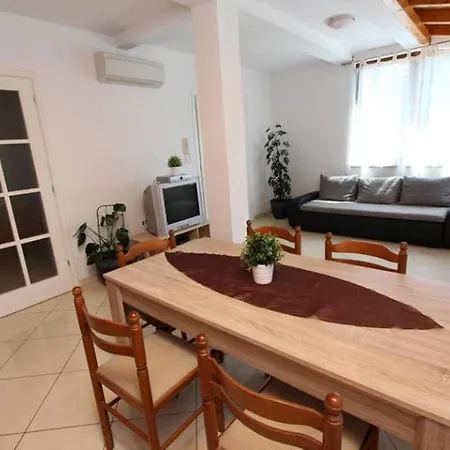 Apartment Renata Mare *